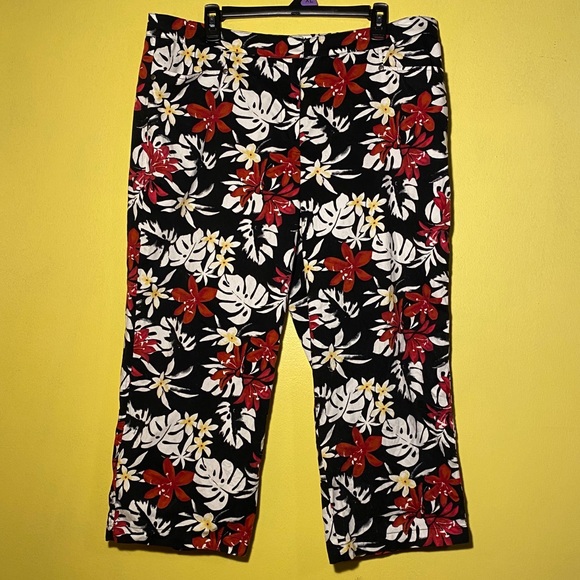 Chico’s Floral Capris - Picture 1 of 6